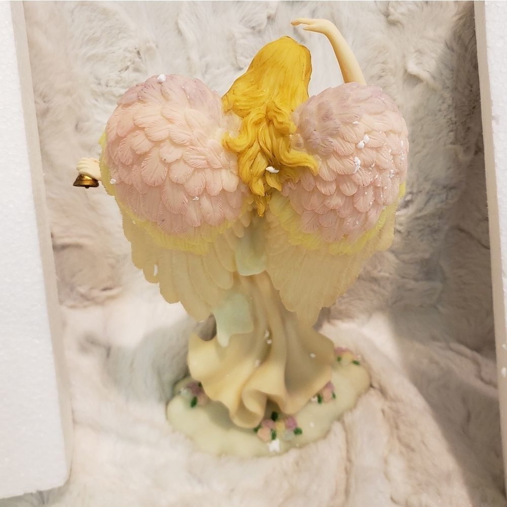Angel   - Picture 4 of 8